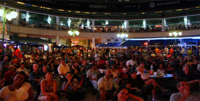 crowds fill the plaza for the Jacksonville Jazz Festival